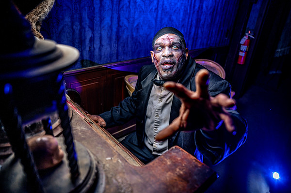 two ravens manor haunted house